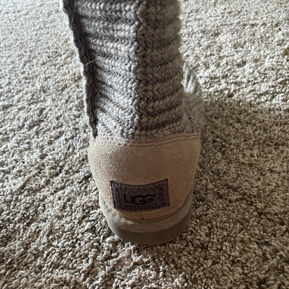 UGGS - Picture 2 of 5